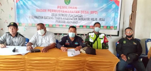 Dihadiri oleh Dinas PMD Inhil dan Camat Batang Tuaka, Desa Sungai Junjangan Lakukan Pemilihan BPD