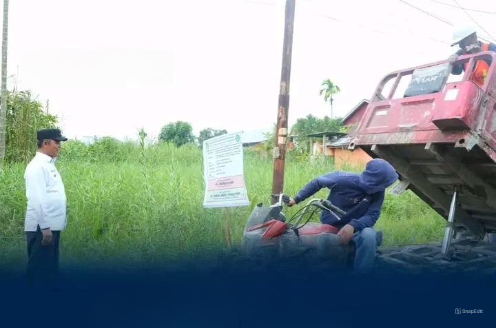 Dirasakan Langsung Manfaatnya oleh Masyarakat, Pj.Bupati H.Herman Tinjau Pengerjaan Jalan Lingkungan