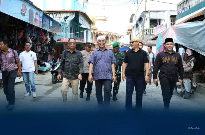 H, Pj Bupati H. Herman, SE.MT Meninjau Jalan Protokol Pulau Kijang