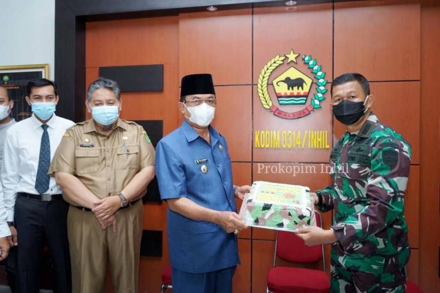 HUT ke-76 TNI, Bupati Wardan Hadiri Syukuran di Wilayah Kodim 0314/Inhil Secara Virtual