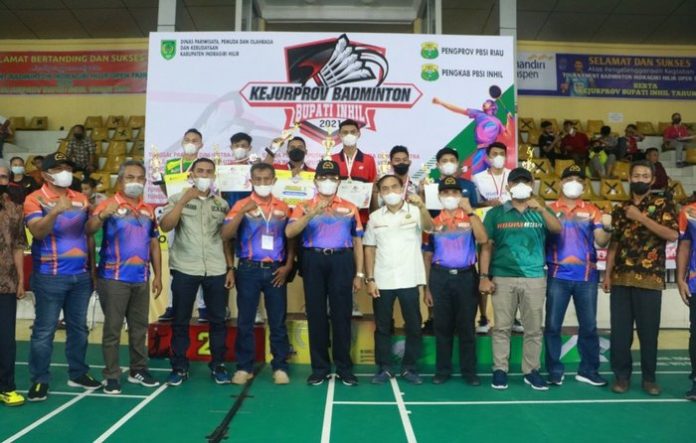 Ketua Dprd Inhil Hadiri Penutupan Kejurprov Badminton Inhil Tahun 2021