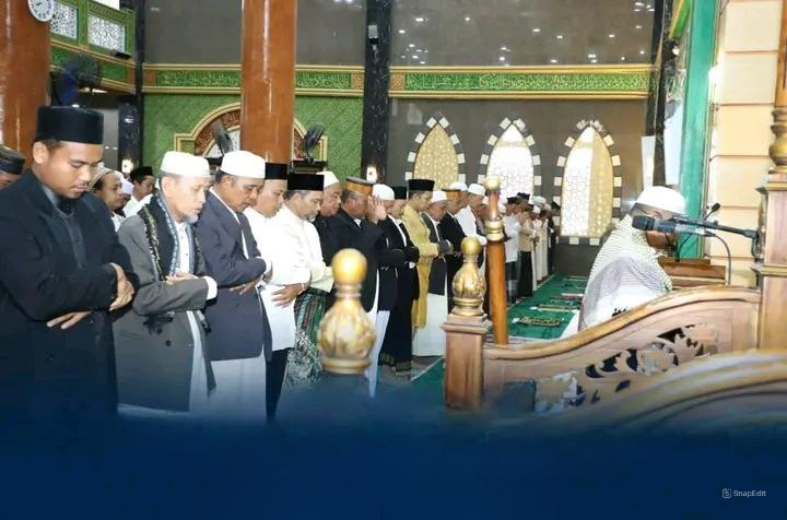 Laksanakan Sholat Idul Adha 1445 di Pulau Kijang, Pj.Bupati H.Herman,SE.MT Disambut Antusias