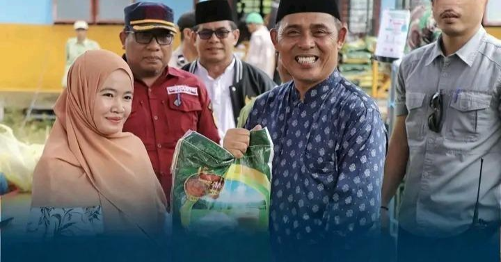 Pelaksanaan Pasar Murah dan Pelantikan RT/RW Se Desa Simpang Jaya dihadiri Pj.Bupati Herman