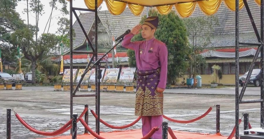 Perdana Usai Dilantik Sebagai Pj Bupati Inhil, Erisman Yahya Pimpin Apel Gabungan ASN