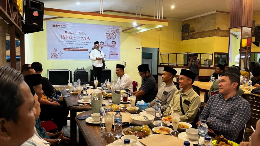 Pererat Silaturahmi dengan Insan Pers, Bupati Inhil Hadiri Buka Puasa Bersama PWI Inhil