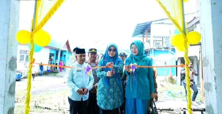 Peresmian Kantin Pasar Lahang Berkah Sekaligus Pasar Murah Dihadiri TP PKK Hj. Katerina Susanti