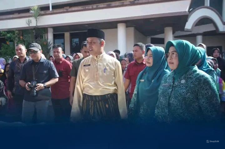 Pj. Bupati Inhil Bersama Pj. Ketua TP. PKK Provinsi Riau & Kab. Inhil Meninjau Gerakan Pangan Murah