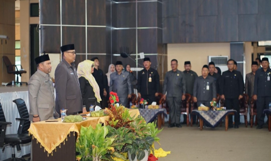 Pj. Bupati Inhil Sematkan Satyalancana Karya Satya kepada 255 ASN di Lingkungan Pemkab Inhil