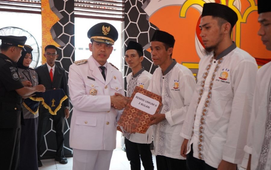 Pj. Bupati Inhil Serahkan Remisi Kepada 811 Warga Binaan di Lapas Kelas II A Tembilahan