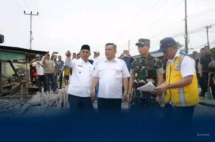 Pj.Bupati Inhil Dampingi Pj.Gubernur Riau Tinjau Bencana Alam Abrasi & Serahkan Bantuan Pada Korban