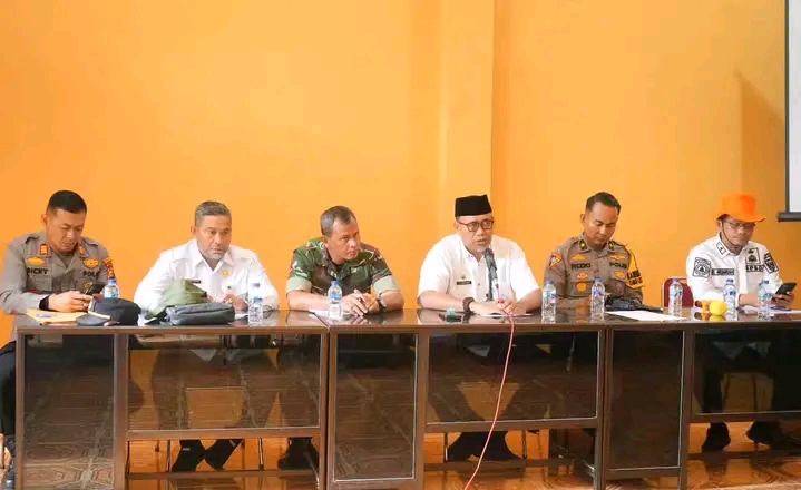 Pj Bupati Melalui Plh Sekda Pimpin Rapat Tanggap Darurat Bencana Alam Abrasi Sungai Indragiri