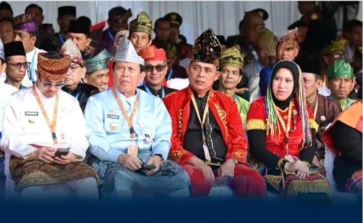 Presiden Jokowi Pimpin Apel HARLA Pancasila Dgn Pakaian Adat Melayu, Pj.Bupati Hadir Dgn Adat Banjar