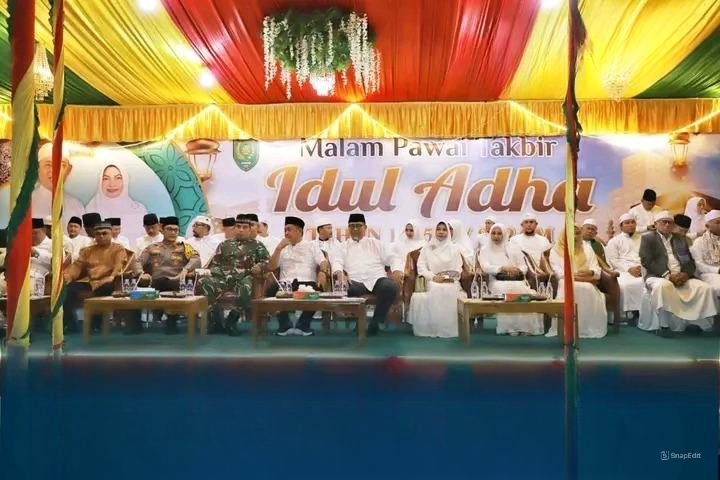 Sambut Hari Raya 1445 H, Plh Sekda H. Tantawi Jauhari Melepas Pawai Takbir di Kota Tembilahan