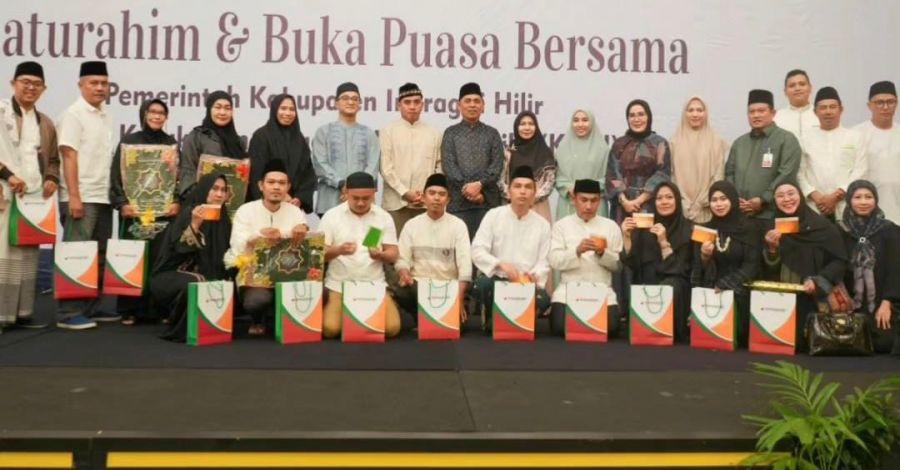 Silaturahmi dan Buka Bersama KKIH Pekanbaru, Pj.Bupati Herman Serahkan Penghargaan Inhil Peduli