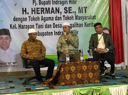 Silaturahmi di Kel. Harapan Tani, Pj. Bupati Inhil Herman Lakukan Pelepasan 101 Orang Jamaah Umrah