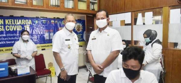 Wabup Tinjau Pelaksanaan Vaksinasi Covid-19 Tahap II di PMD Inhil