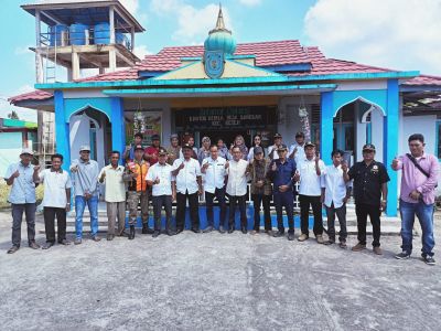 Kunjungan ke Desa Sanglar, Ketua DPRD Inhil Tampung Berbagai Aspirasi dari Kades dan Warga